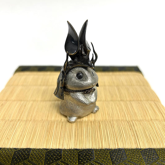 【金属アート】祝迫 芳郎(Yoshiro IWAISAKO)「脱兎の陣(兜)」