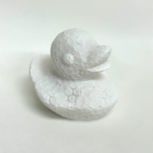 浅香弘能「KASHOUMON -Air Duck- 6」
大理石を用いて立体彫刻作品を制作する現代アーティストの浅香弘能氏によるアヒルのフィギュアをモチーフとした小さな作品です
