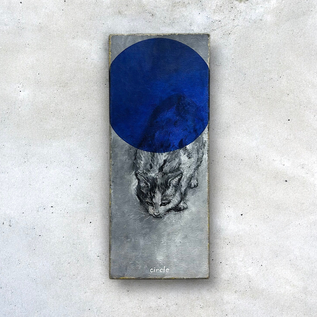 Idemitsu Art Award 2022に入選を果たした注目の若手現代アーティスト！
「円（＝丸)」の深遠性をテーマにアート作品を制作する井上 暁登（Akito INOUE）氏による猫をモチーフとした小さなサイズの絵画作品が登場！！